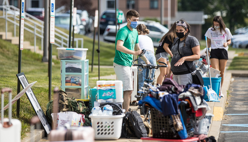 Students moving in