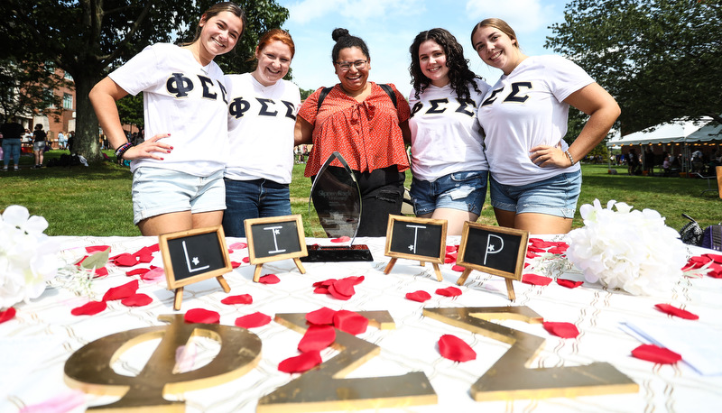 Students at the Campus Involvement Fair