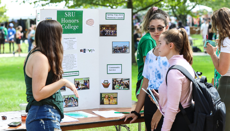 Students at the Campus Involvement Fair