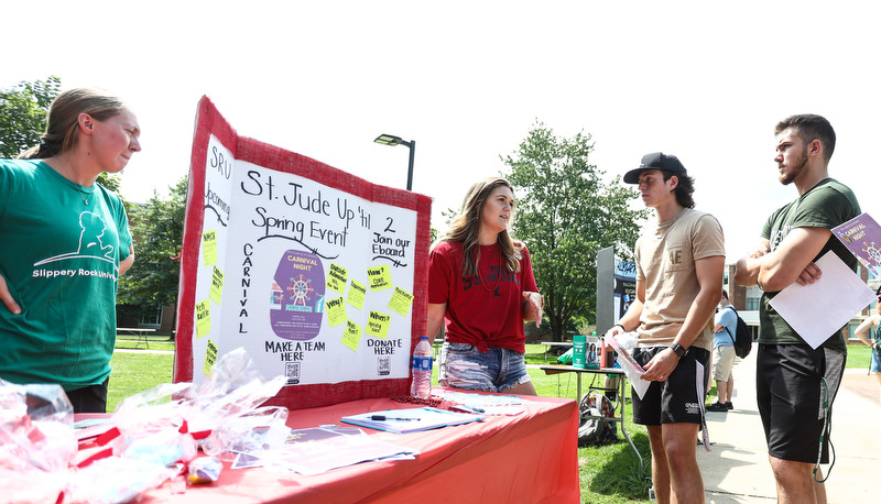 Students at the Campus Involvement Fair