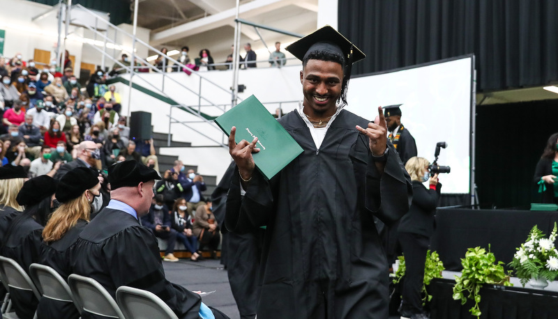 Students graduating from SRU