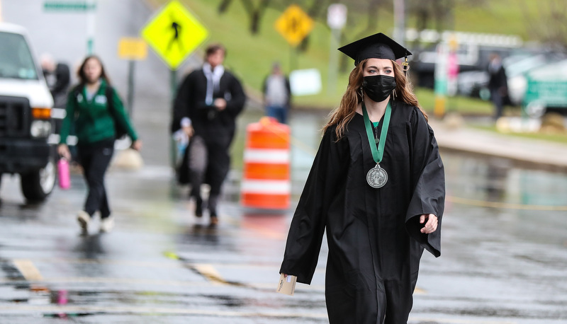 Students graduating from SRU