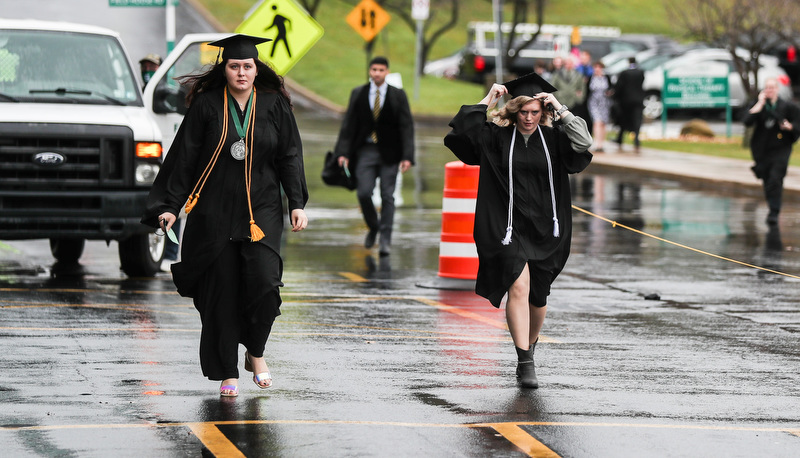 Students graduating from SRU