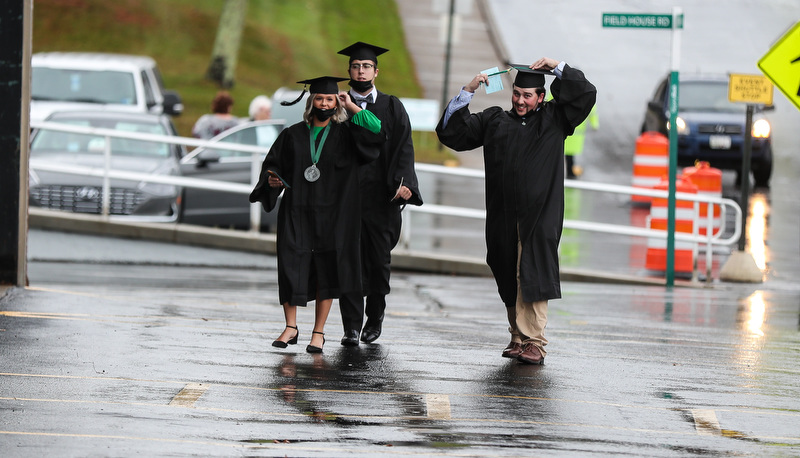 Students graduating from SRU