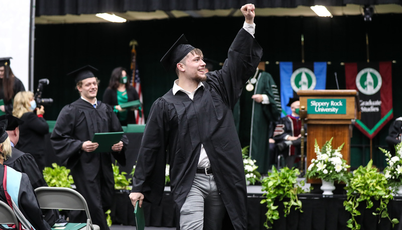 Students graduating from SRU