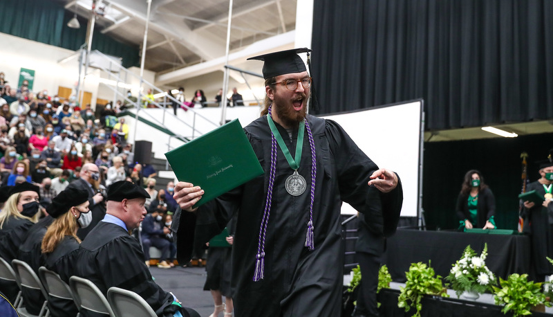 Students graduating from SRU