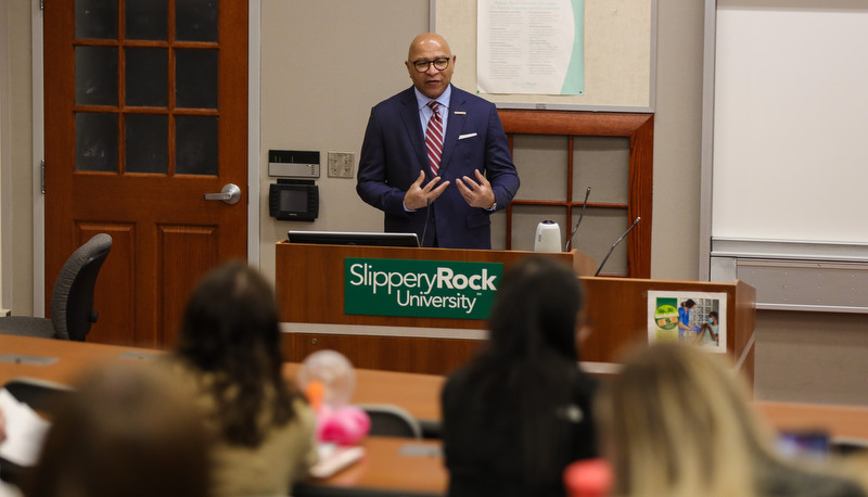 Pennsylvania Auditor General visits campus