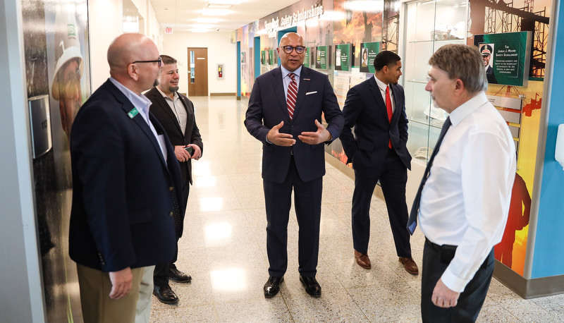 Pennsylvania Auditor General visits campus