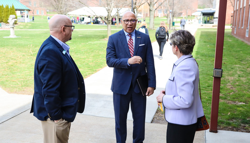 Pennsylvania Auditor General visits campus