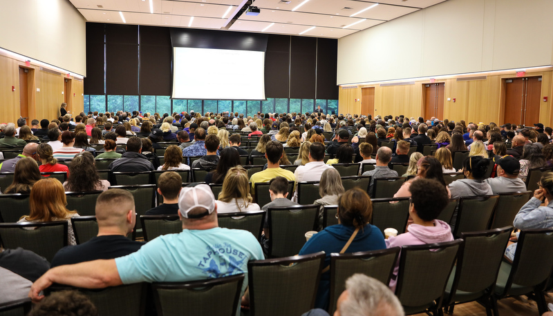 Prospective students visit campus
