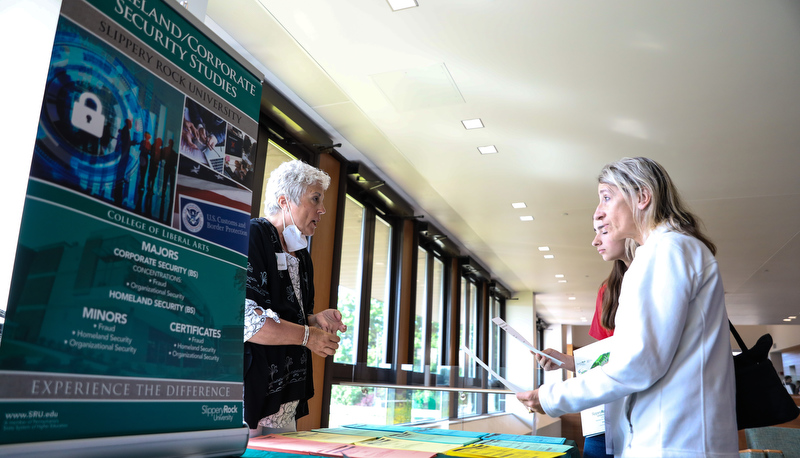 Prospective students visit campus