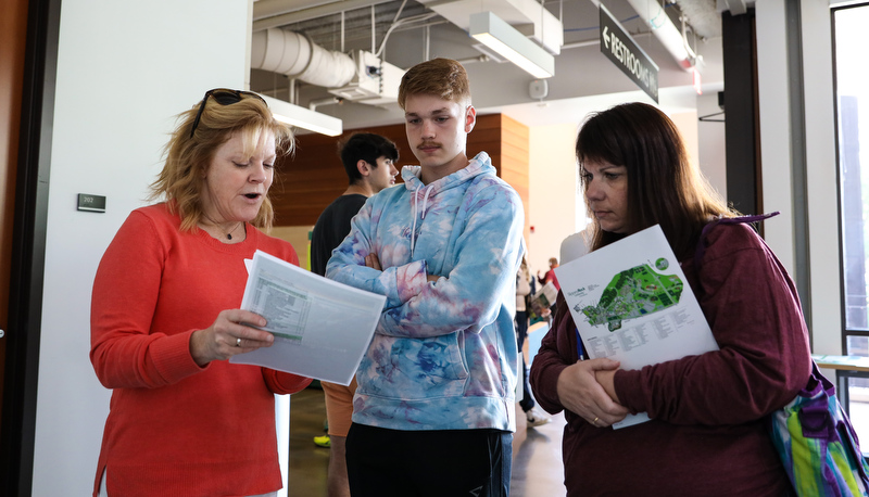 Prospective students visit campus