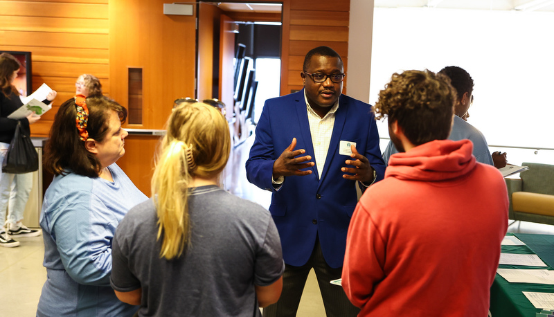 Students visiting SRU