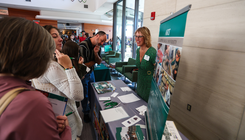 Students visiting SRU