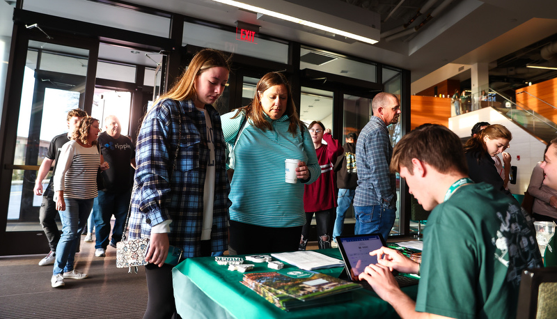 Students visiting SRU