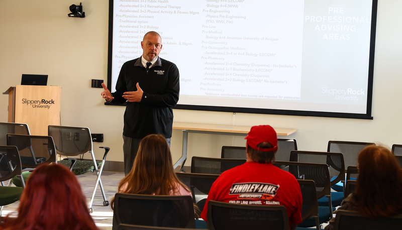 Students visiting SRU