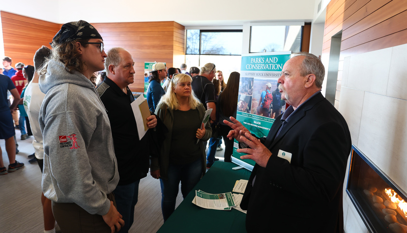 Students visiting SRU