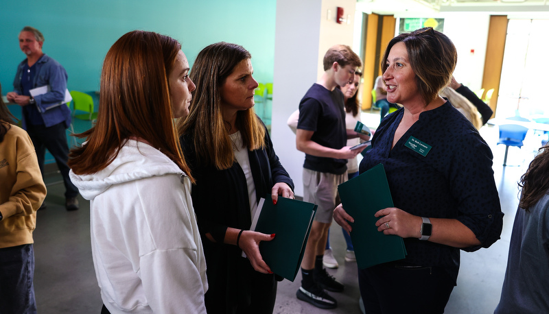 Students visiting SRU