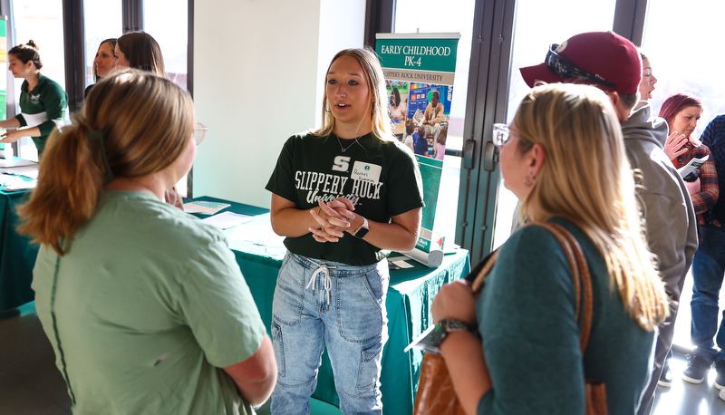 Students visiting SRU