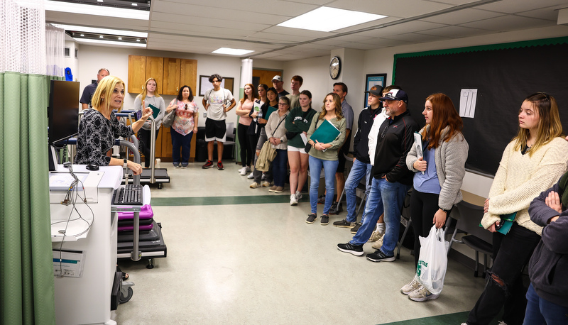 Students visiting SRU