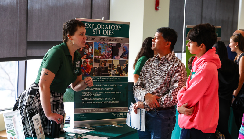 Students visiting SRU