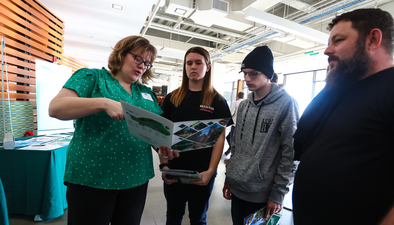 Students visiting SRU