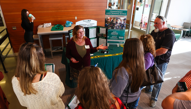 Students visiting SRU