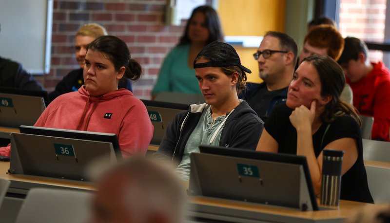 Students visiting SRU