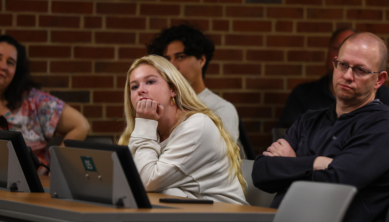 Students visiting SRU