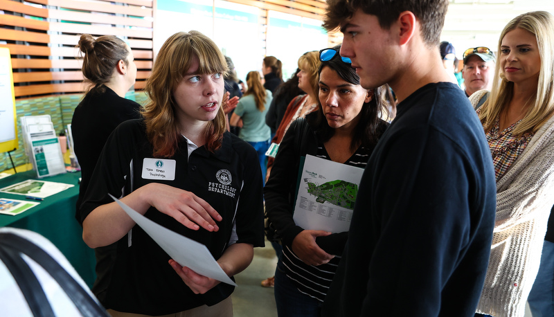 Students visiting SRU