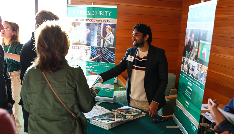 Students visiting SRU