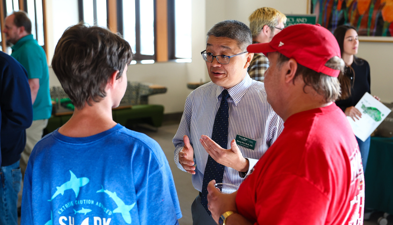 Students visiting SRU