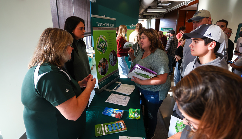 Students visiting SRU