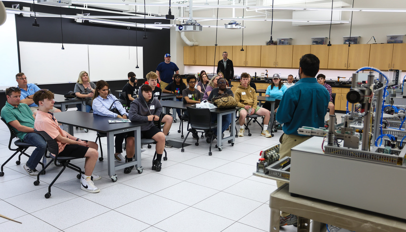 High school students attending engineering day