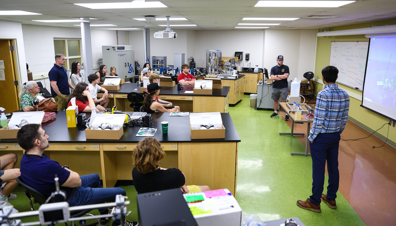 High school students attending engineering day