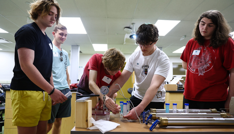 High school students attending engineering day