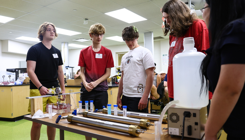 High school students attending engineering day