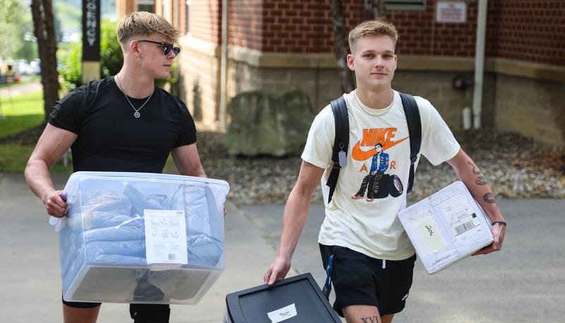 Students moving in