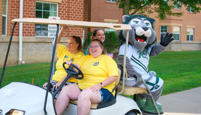 Students moving in