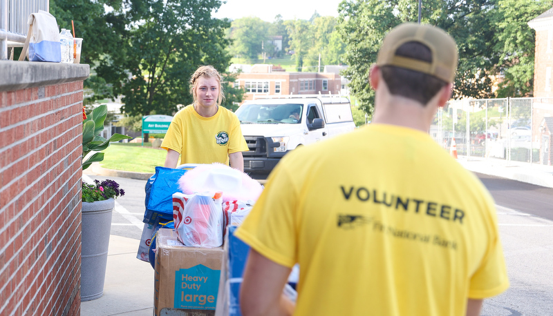 Students moving in