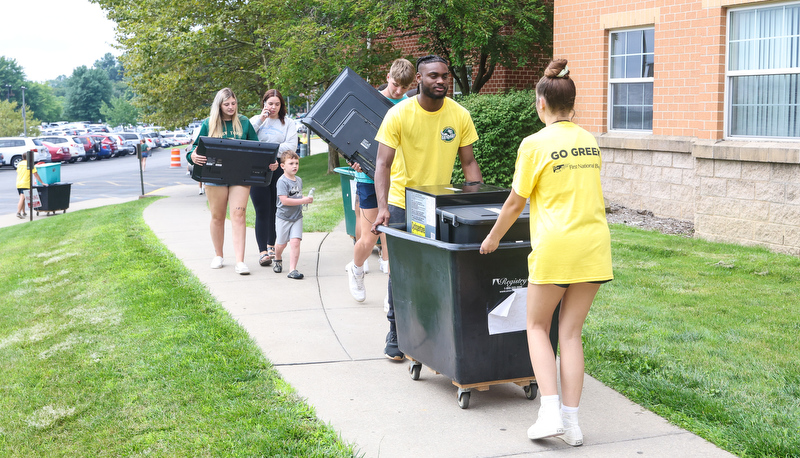 Students moving in