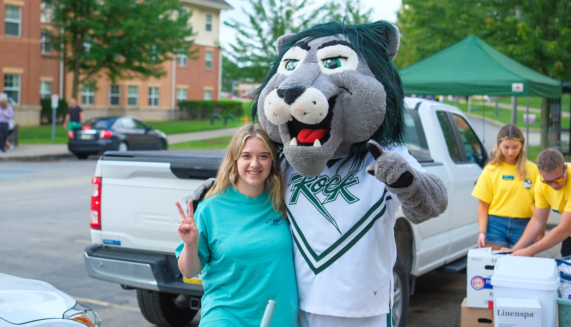 Students moving in