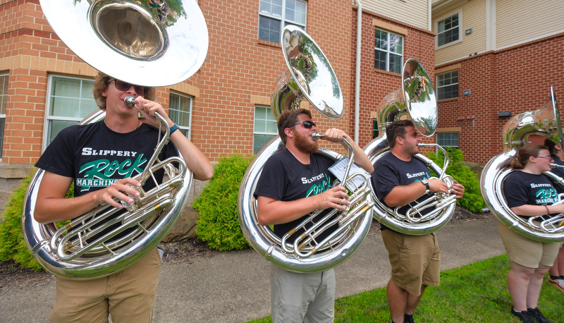 Students moving in