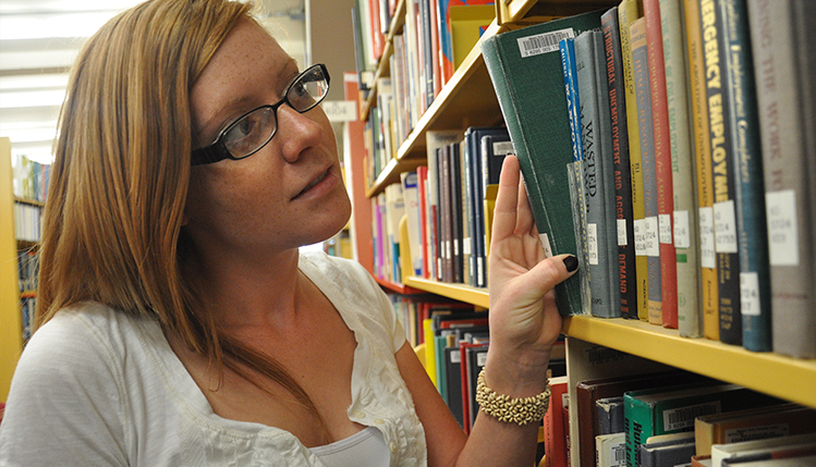 Student browses library