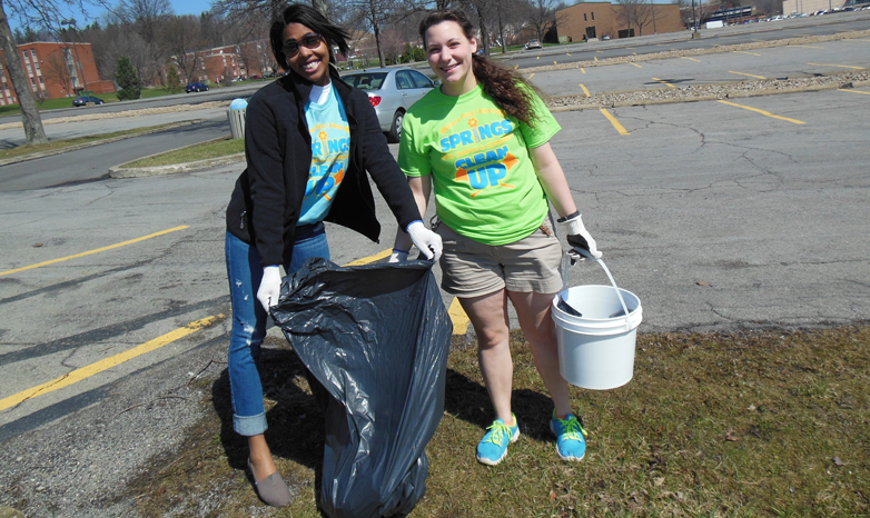 students during 2015 campus cleanup event